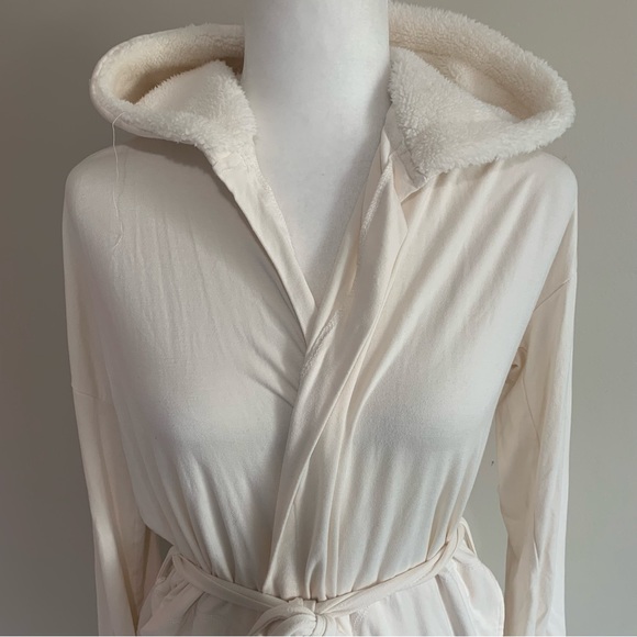 Pure Fiber Soft Sherpa Lounge Belted Hooded Robe - Picture 10 of 11